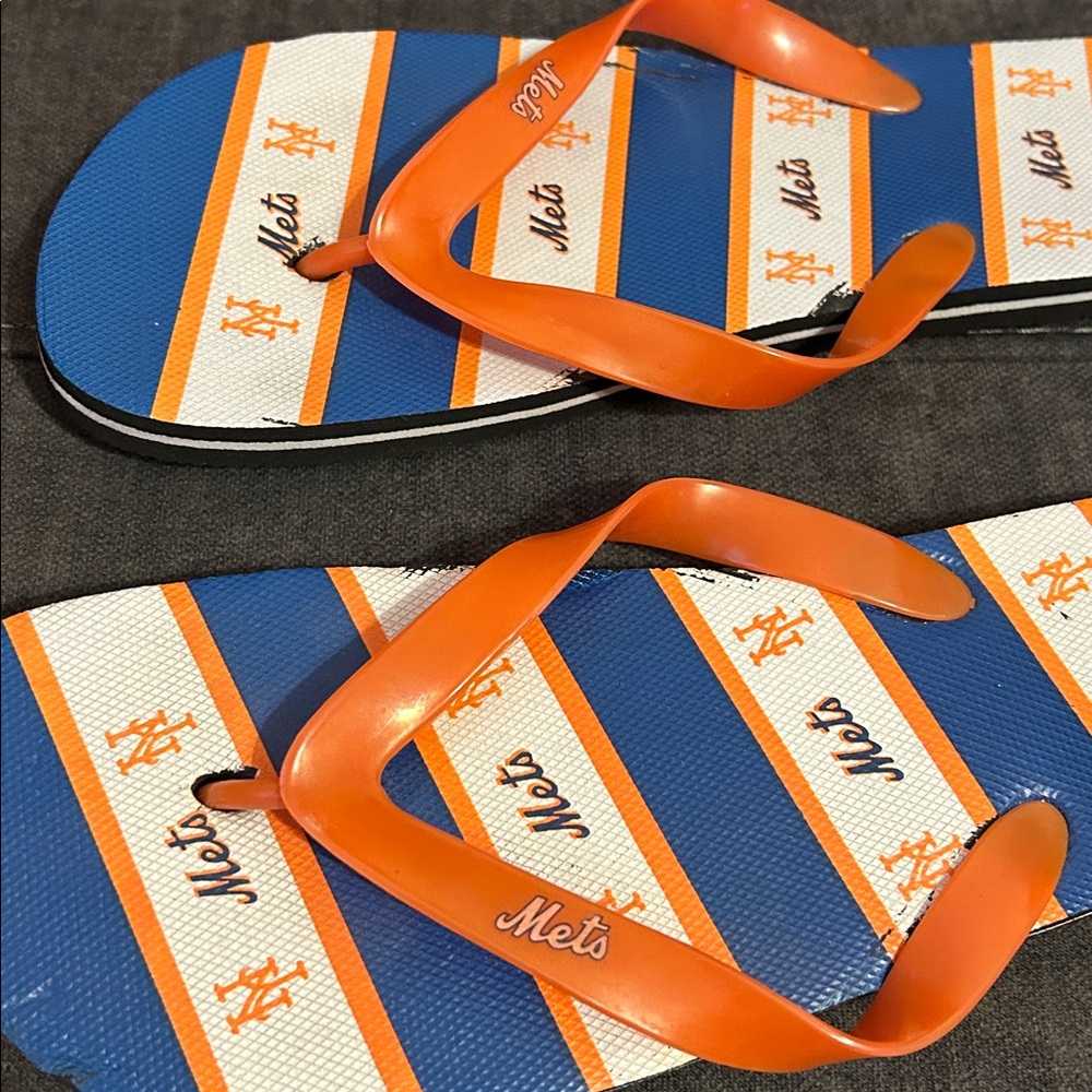 New York Mets Flip Flops - Picture 2 of 4